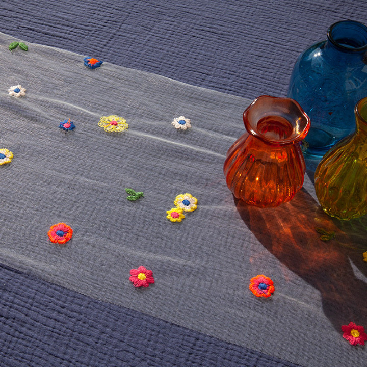 Chemin de table - Flower Power brodé - 3 m | Le Géant de la Fête